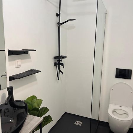 Utcara Nyilo Apartman 瓦茨 外观 照片